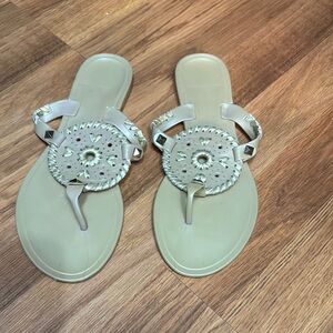Cream Thong Sandals with Intricate Ornament